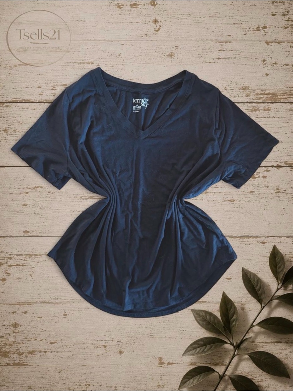 Terra & Sky Black V-Neck Tee - Size 1X